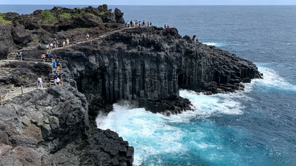 火山島:網紅打卡與地質奇觀的平衡 火山島:網紅打卡與地質奇觀的平衡